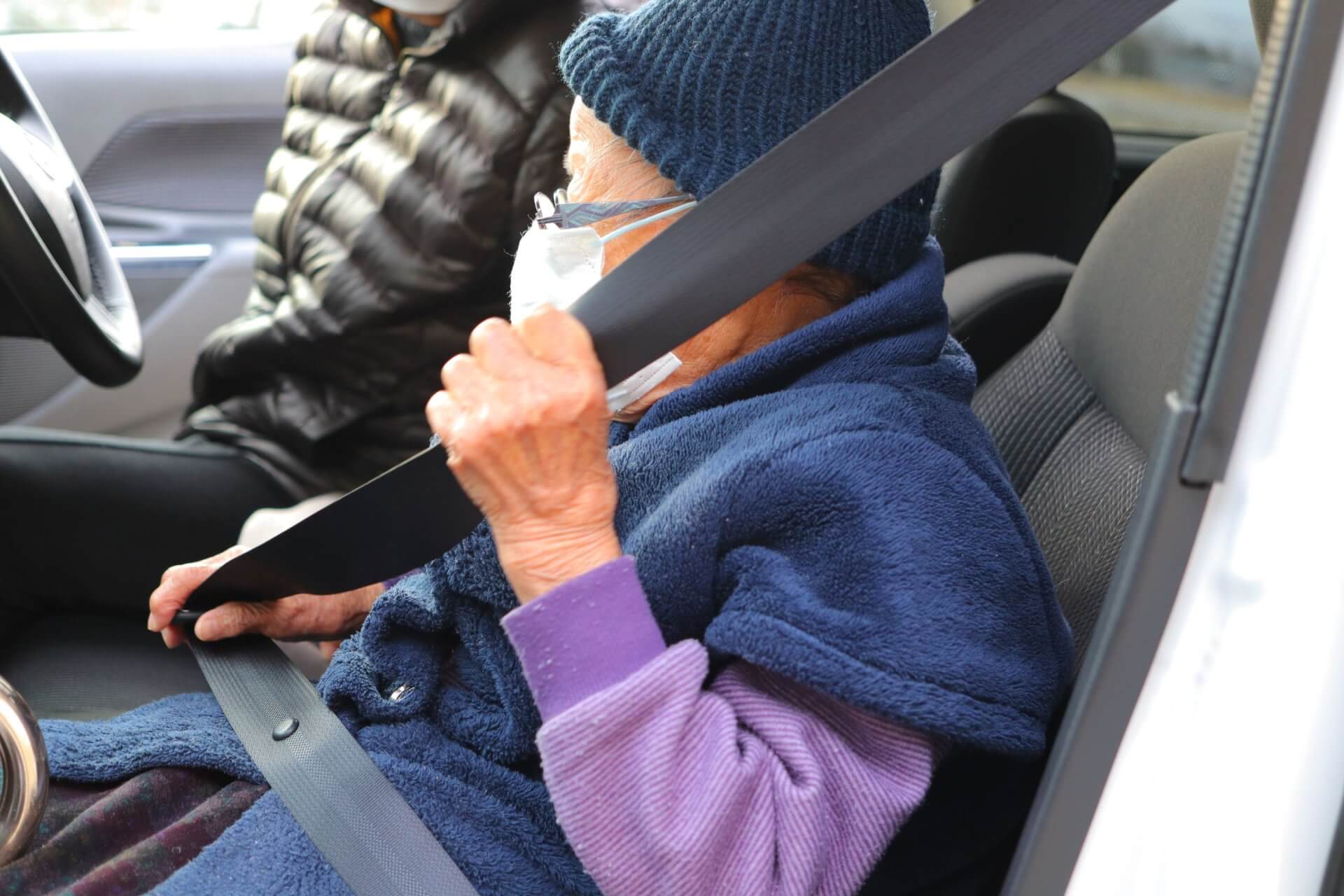 【院長監修】白内障手術は「日帰り」で可能？当日の運転や付き添いについて解説